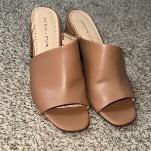 Adrienne Vittadini Women's Tan Slide Sandals size 9 - never worn